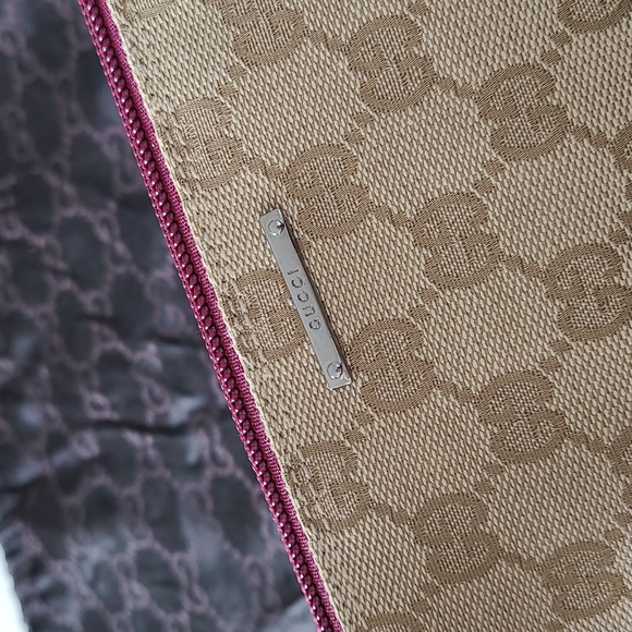 Authentic Gucci mini mono pochette (berry/wine) - Picture 3 of 10